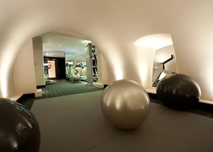 Prince AkatokiHotel Londres